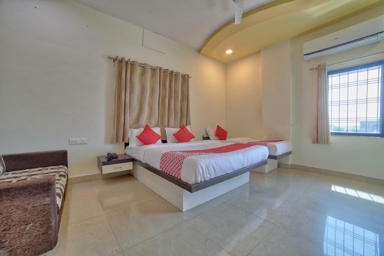Oyo 35538 Hotel Risha Chandrapur Eksteriør bilde